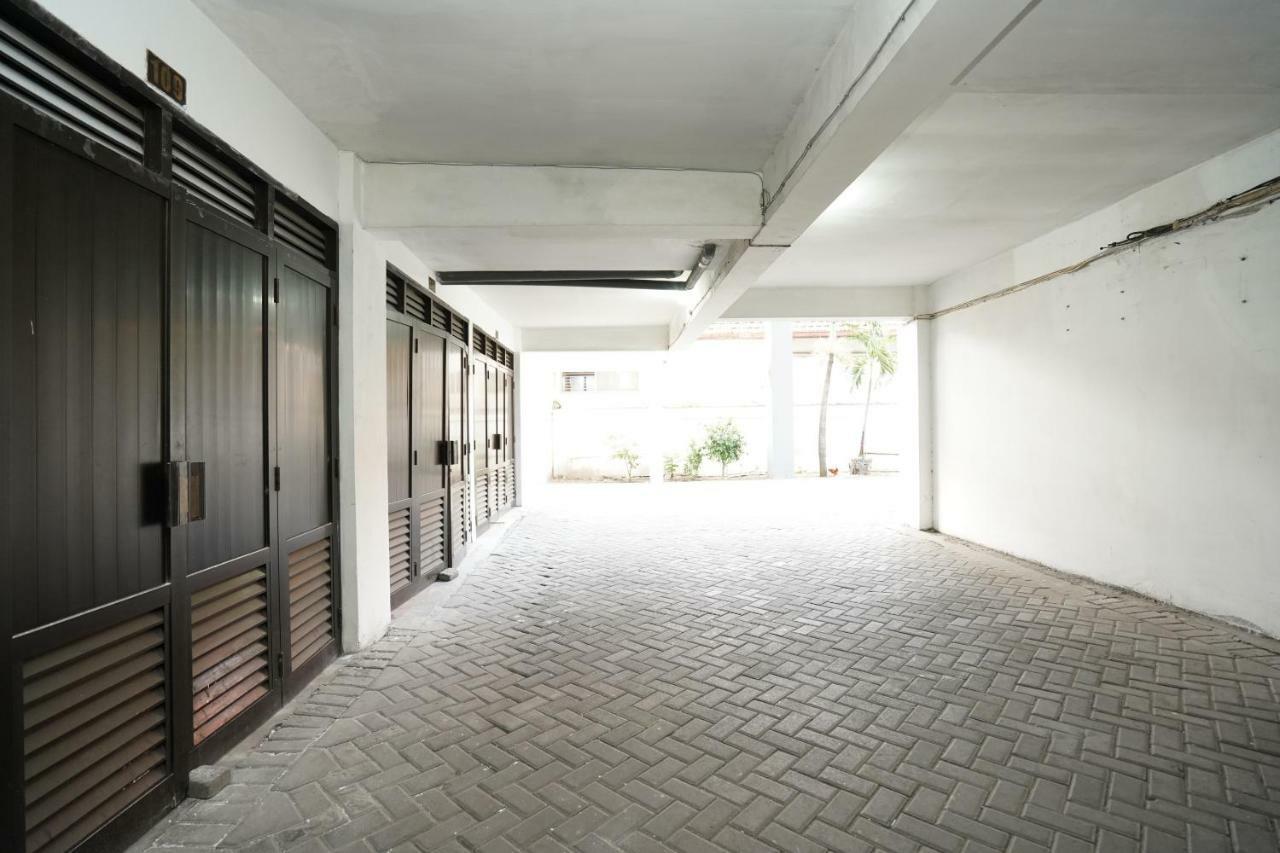 Oyo 1449 Istana Permata Dinoyo Surabaya Kültér fotó
