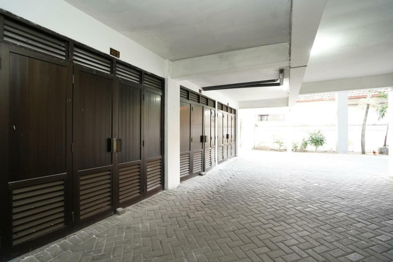Oyo 1449 Istana Permata Dinoyo Surabaya Kültér fotó