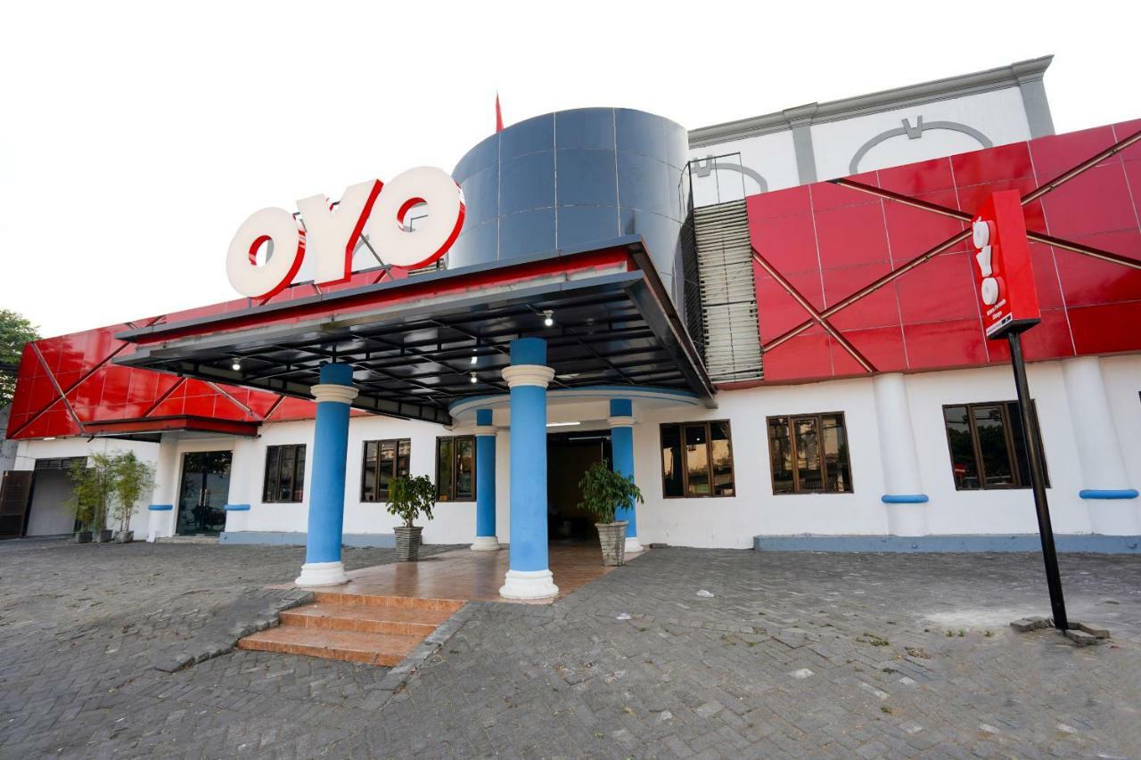 Oyo 1449 Istana Permata Dinoyo Surabaya Kültér fotó