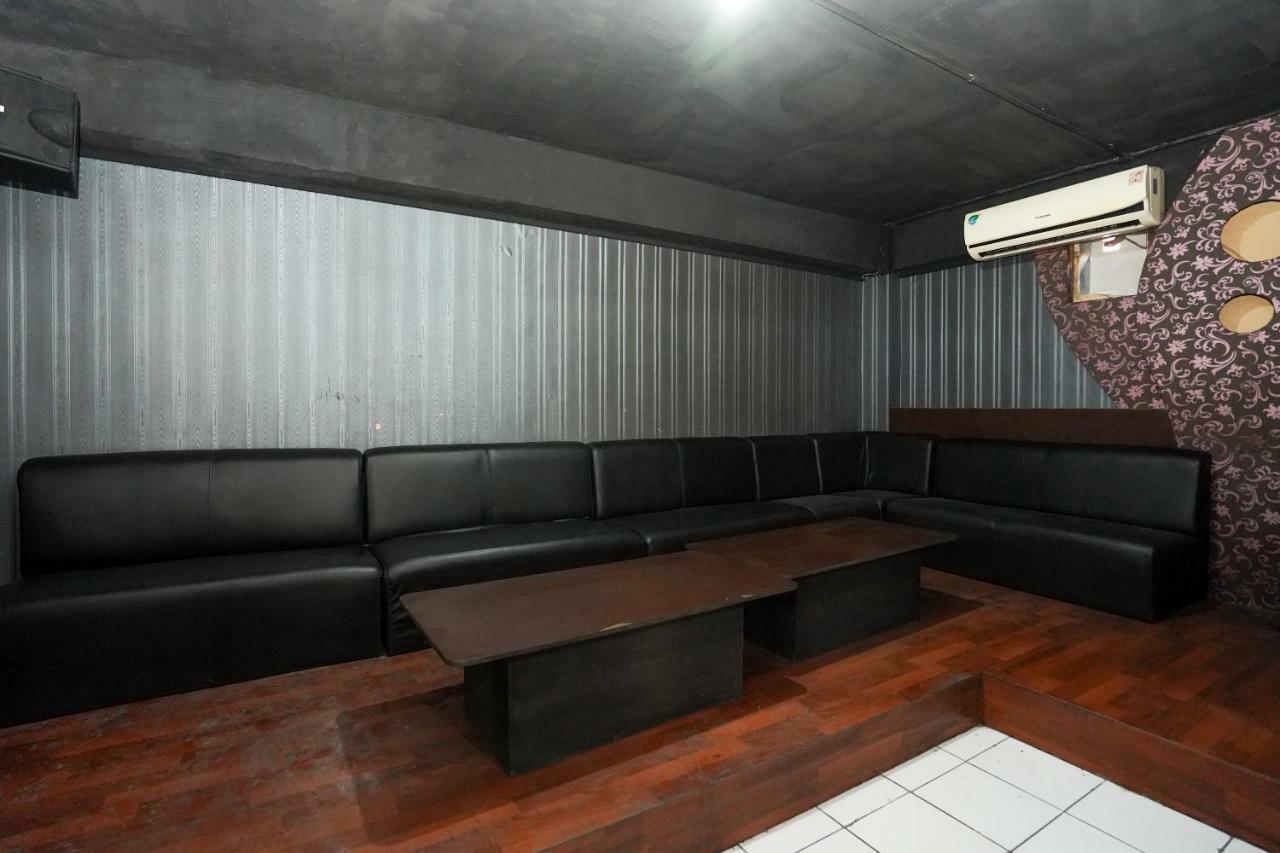 Oyo 1449 Istana Permata Dinoyo Surabaya Kültér fotó