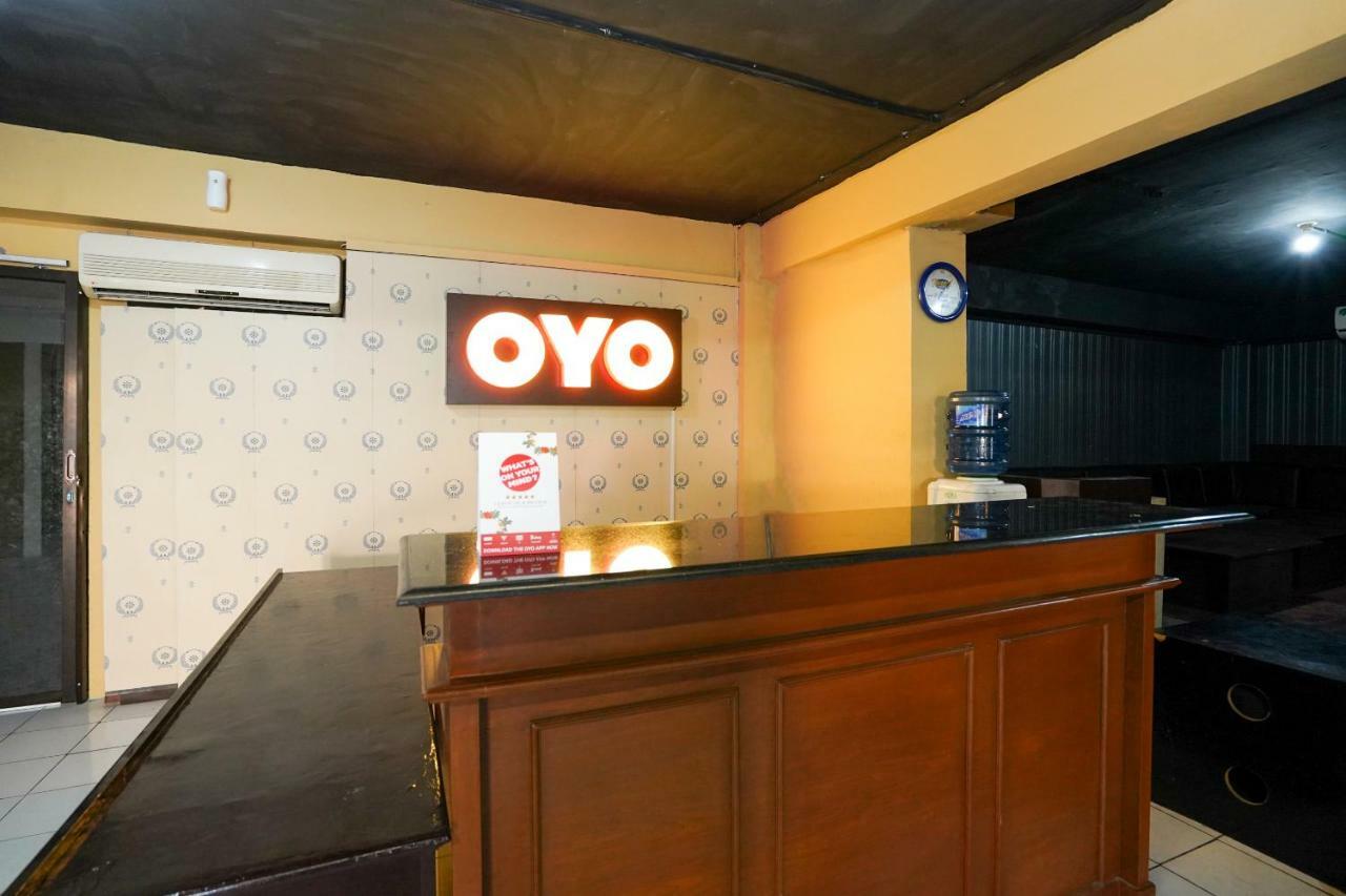 Oyo 1449 Istana Permata Dinoyo Surabaya Kültér fotó